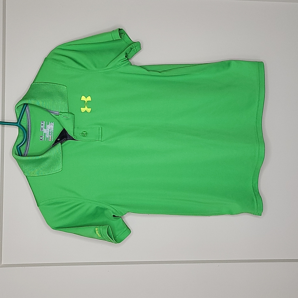 Under Armour boys loose coupe heat gear polo shirt. Size youth medium